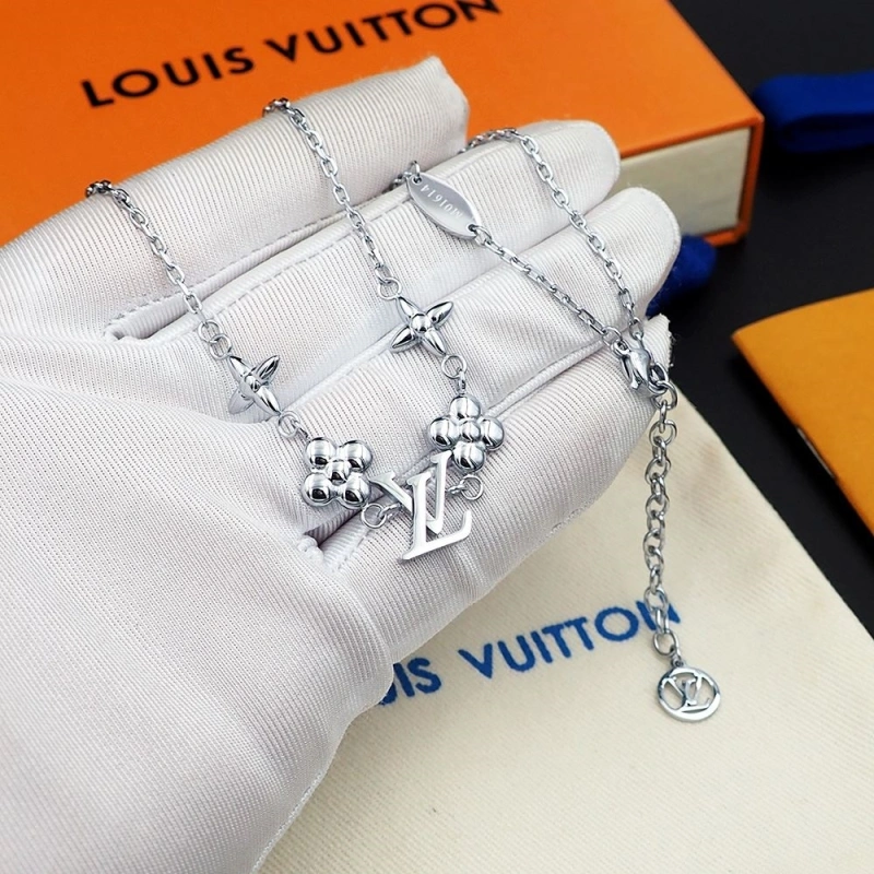 Sophisticated LX Necklaces 310802