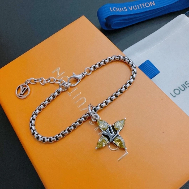 LX Necklaces WellDesigned 310812