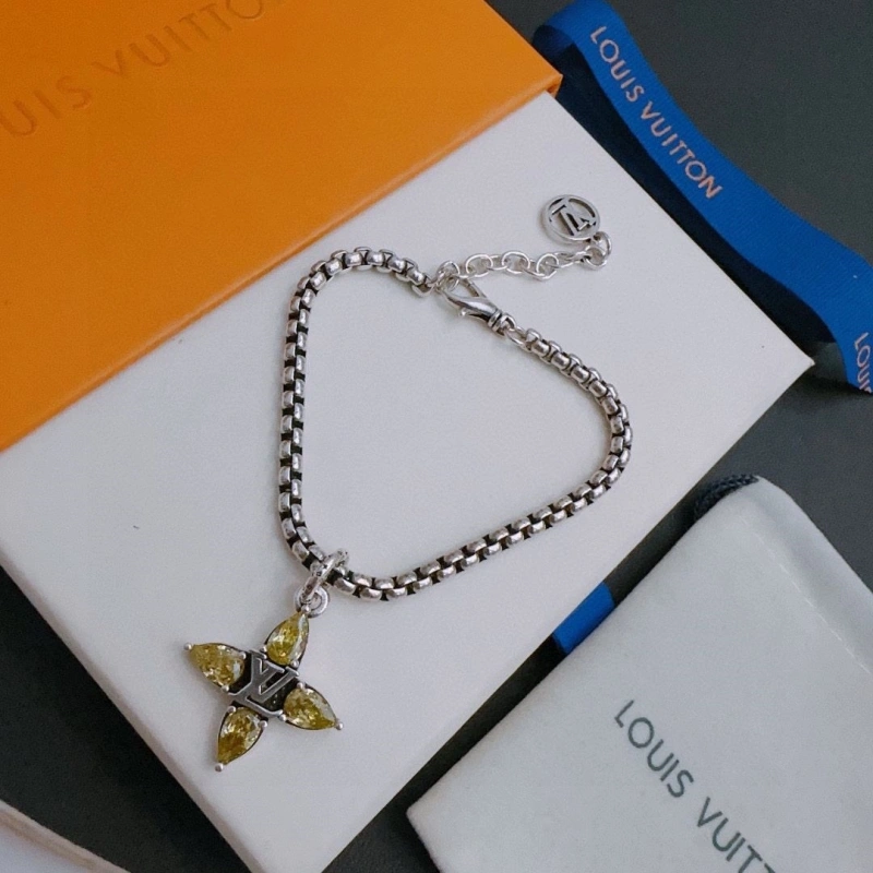 LX Necklaces WellDesigned 310812