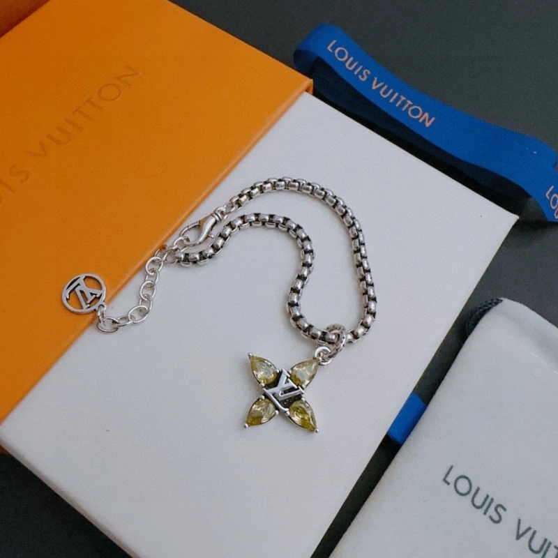 LX Necklaces WellDesigned 310812