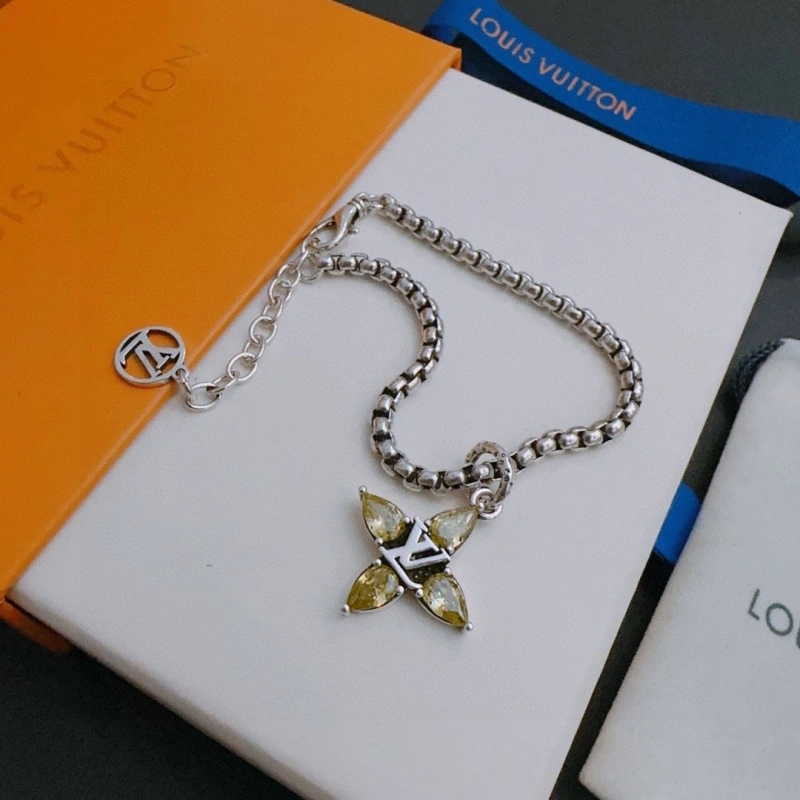LX Necklaces WellDesigned 310812