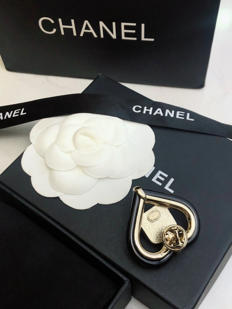 WellDesigned Chxnxl Brooches 289287
