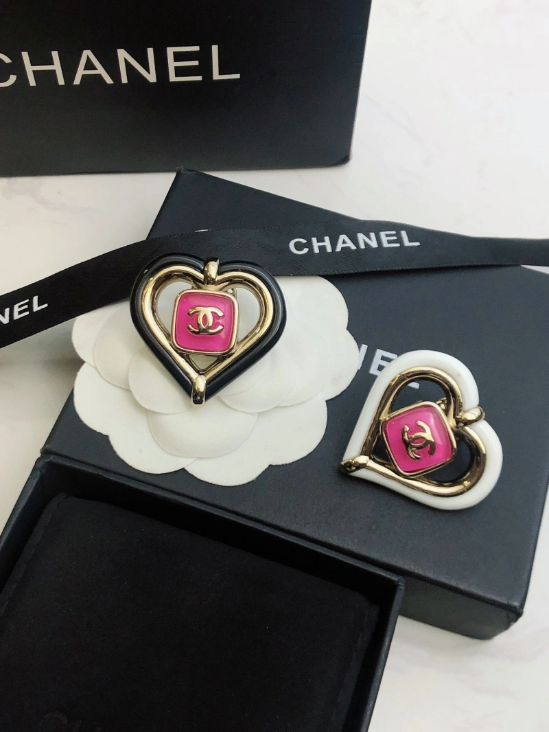 WellDesigned Chxnxl Brooches 289287