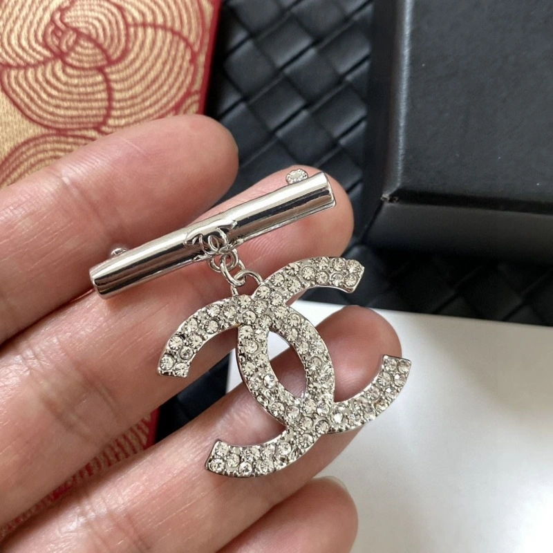 NewStyle Chxnxl Brooches 289282