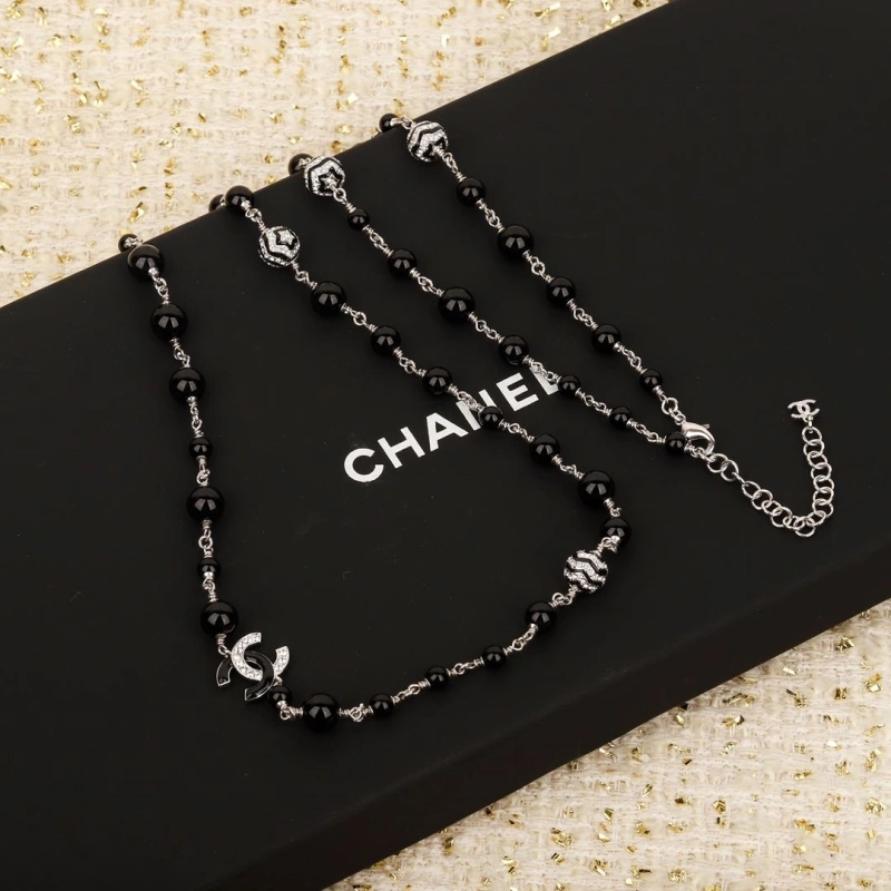 Sleek Chxnxl Necklaces 288234