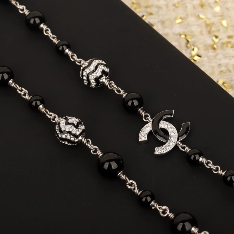 Sleek Chxnxl Necklaces 288234