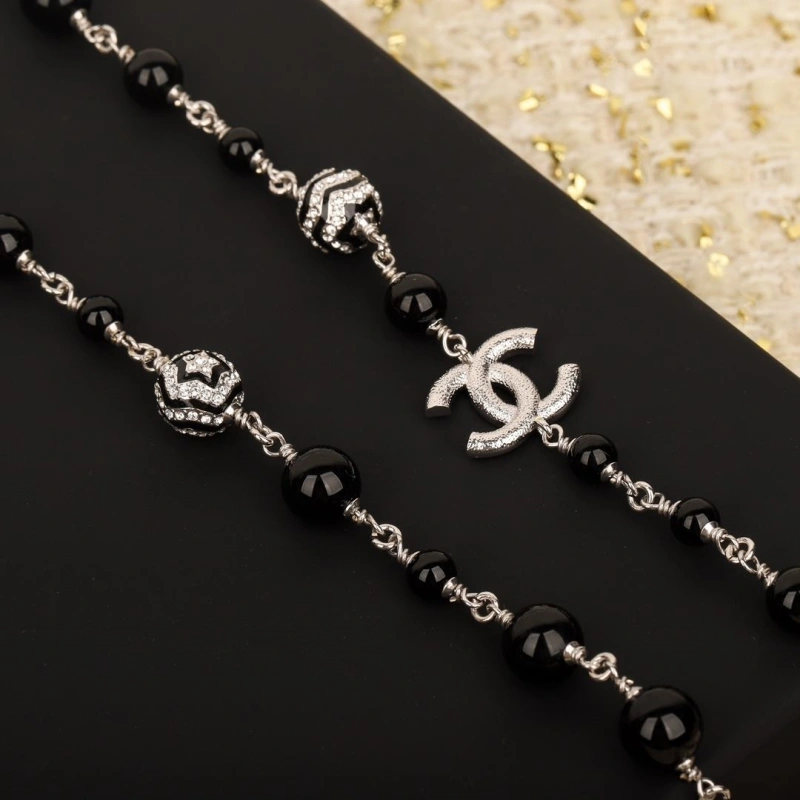Sleek Chxnxl Necklaces 288234