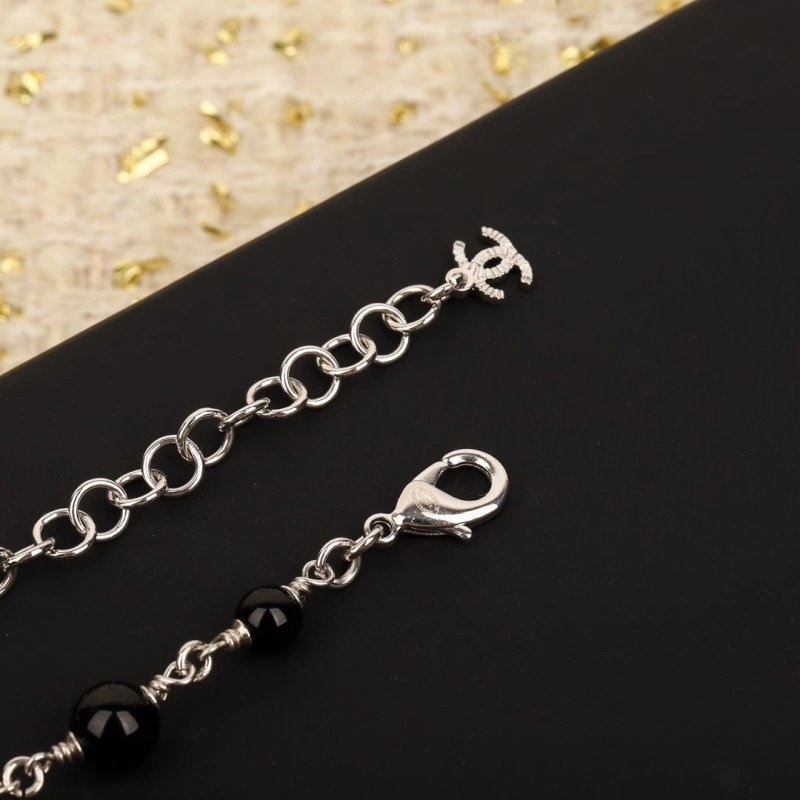 Sleek Chxnxl Necklaces 288234