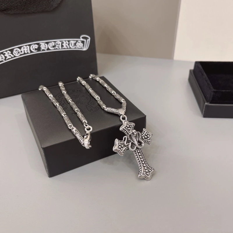 Vibrant Chrxmx Hxxrts Necklaces 299659
