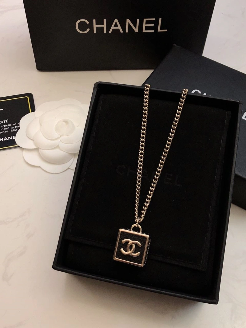 Flexible Chxnxl Necklaces 288219