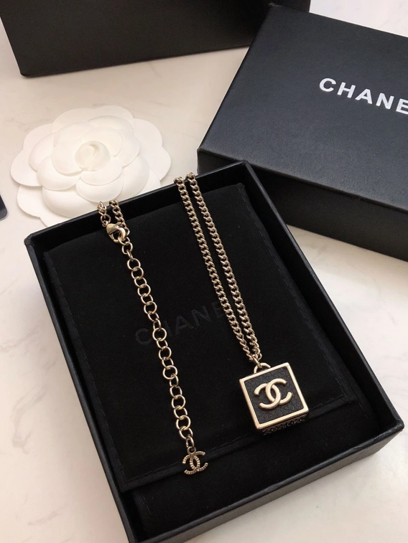 Flexible Chxnxl Necklaces 288219