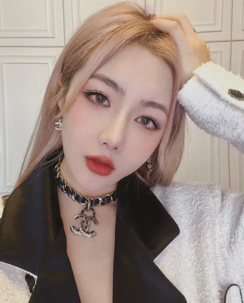 Cozy Chxnxl Necklaces 288220