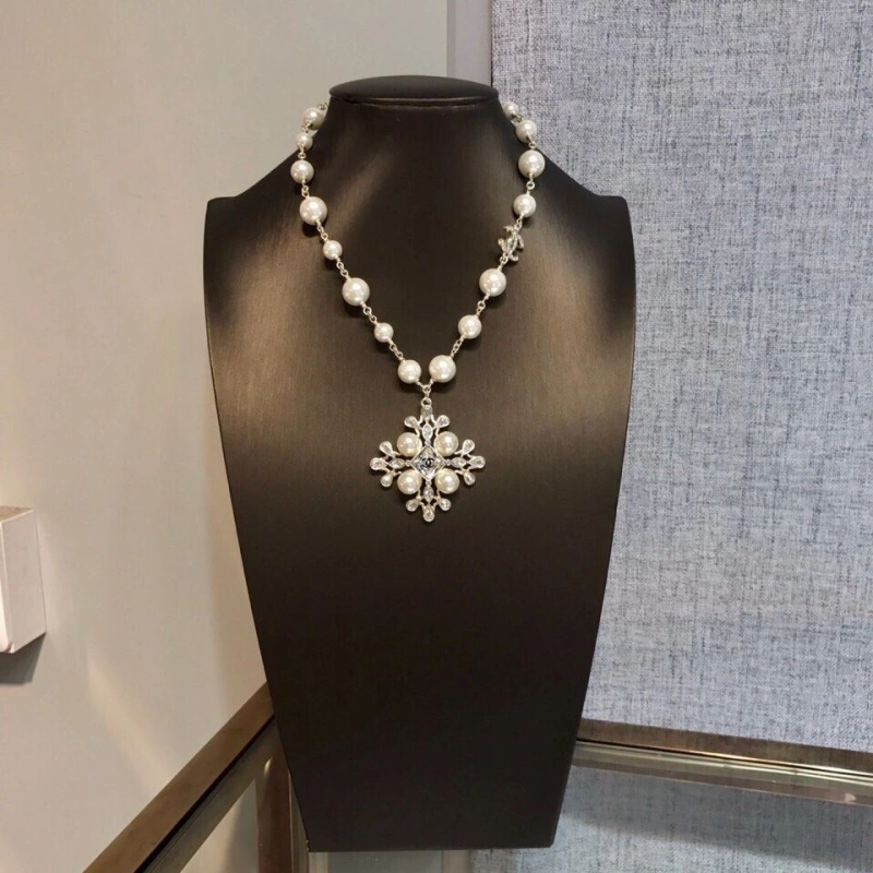 Vibrant Chxnxl Necklaces 288215
