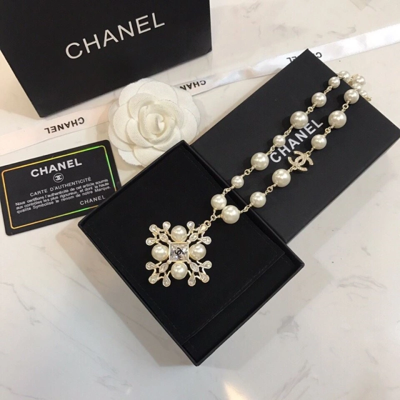 Vibrant Chxnxl Necklaces 288215