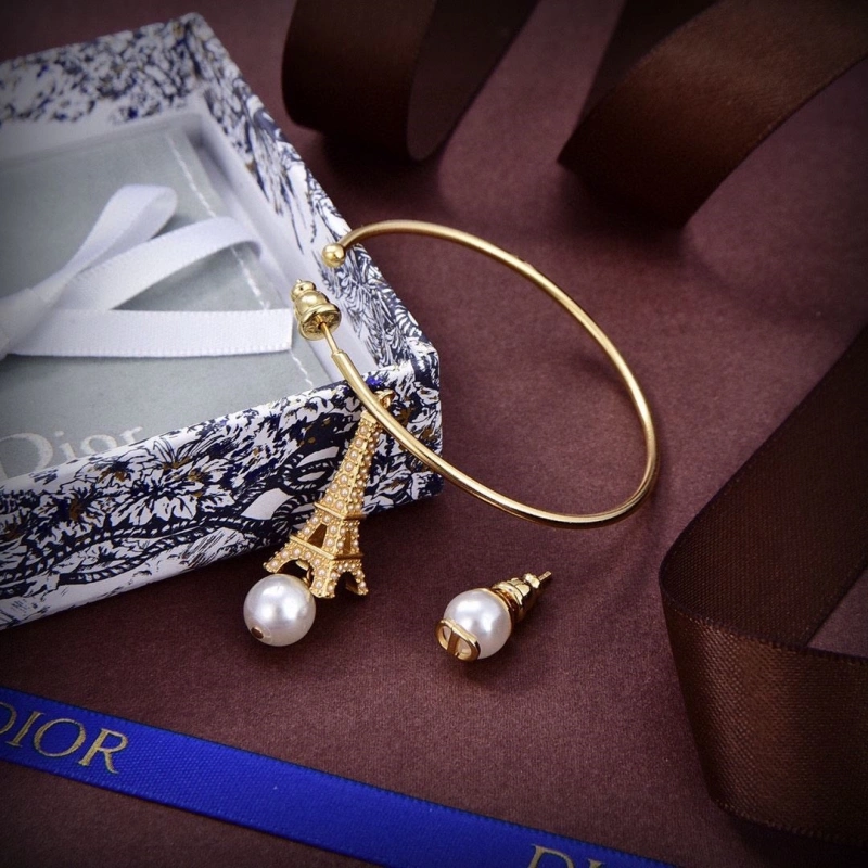 HighQuality Christian Dxxr Earrings 293652