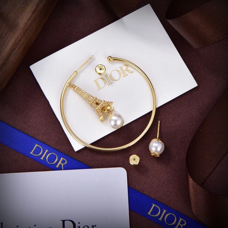 HighQuality Christian Dxxr Earrings 293652