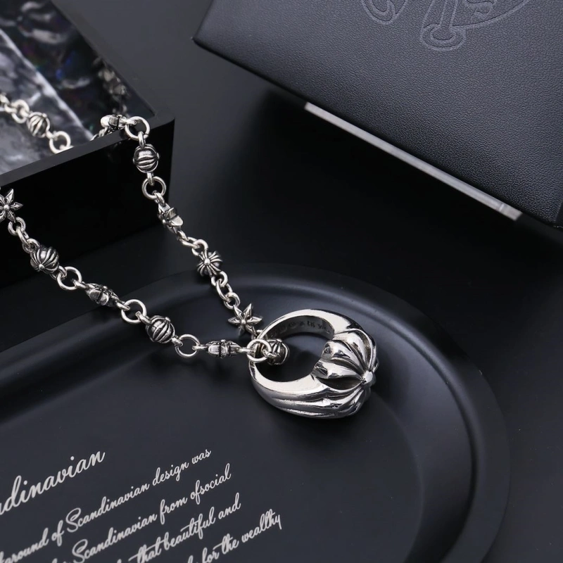 Classic Chrxmx Hxxrts Necklaces 299593