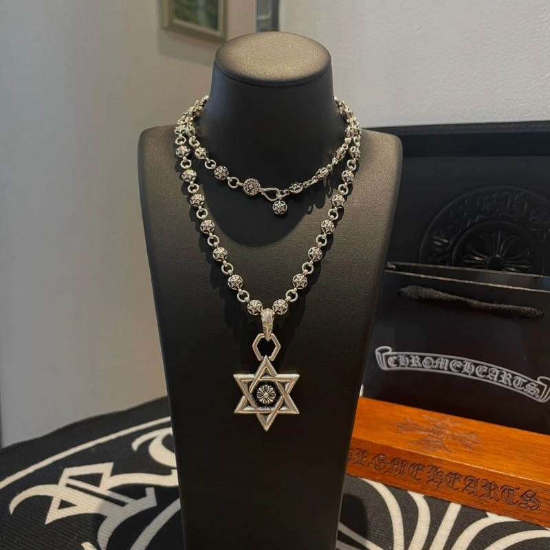 EasyMatch Chrxmx Hxxrts Necklaces 299584