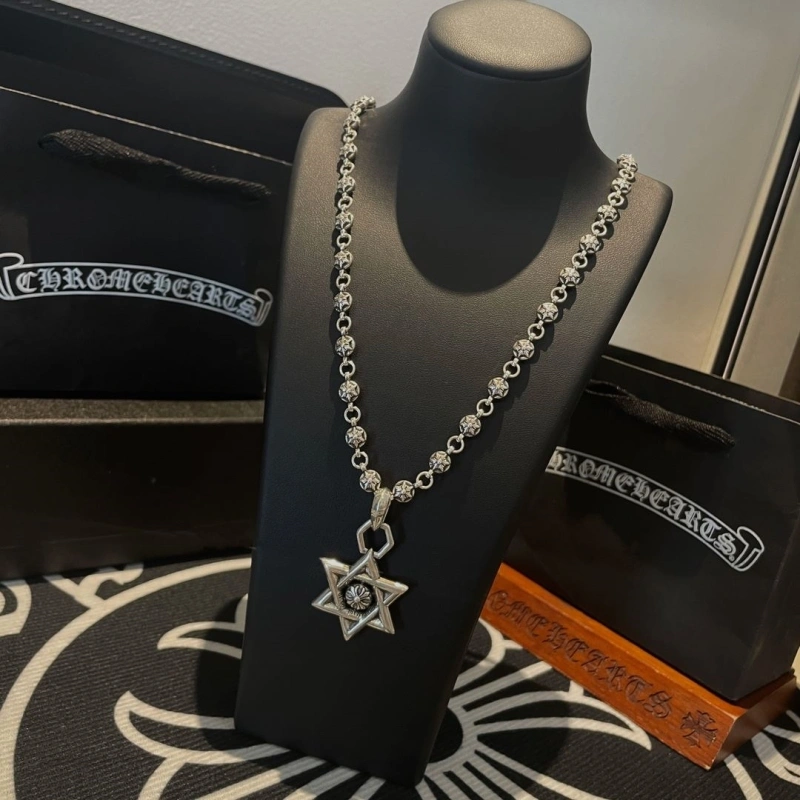 EasyMatch Chrxmx Hxxrts Necklaces 299584