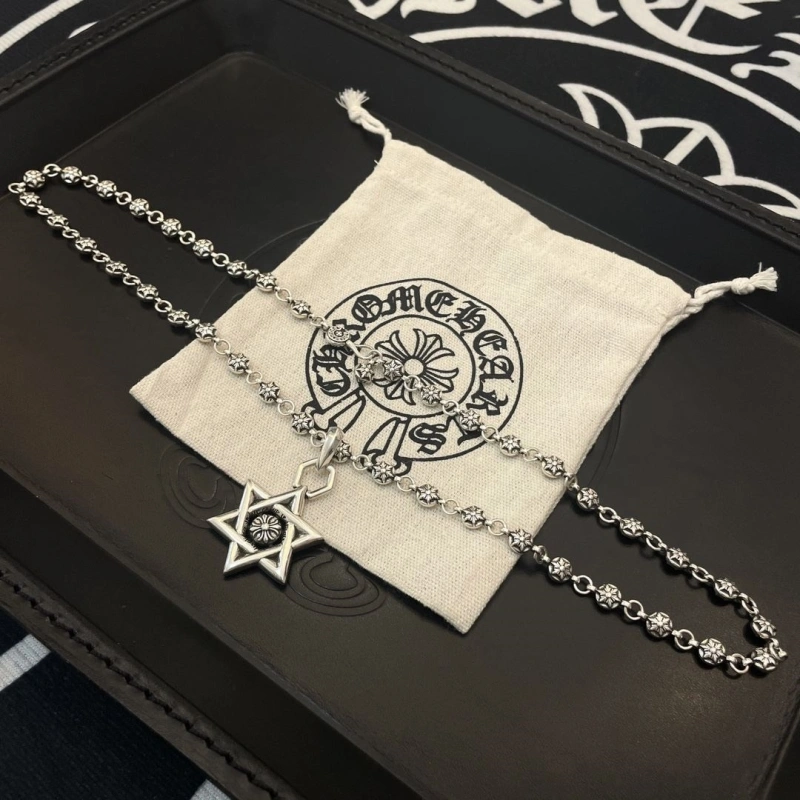 EasyMatch Chrxmx Hxxrts Necklaces 299584