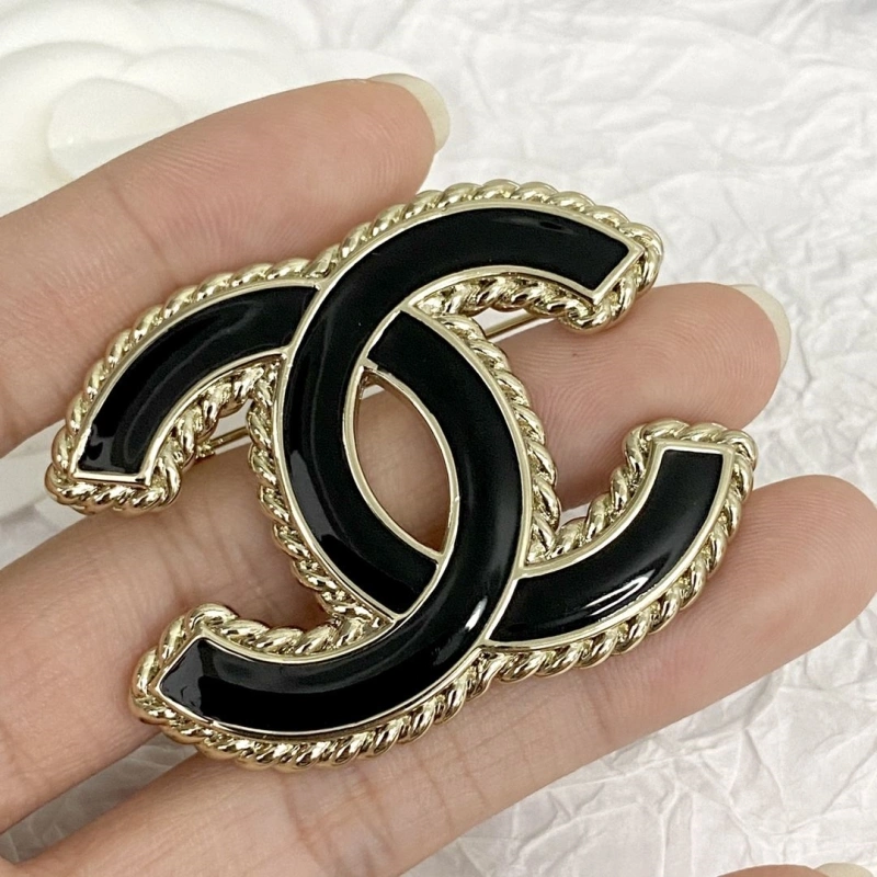 Cozy Chxnxl Brooches 289264
