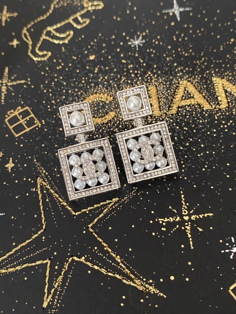 Fashionable Chxnxl Earrings 288814