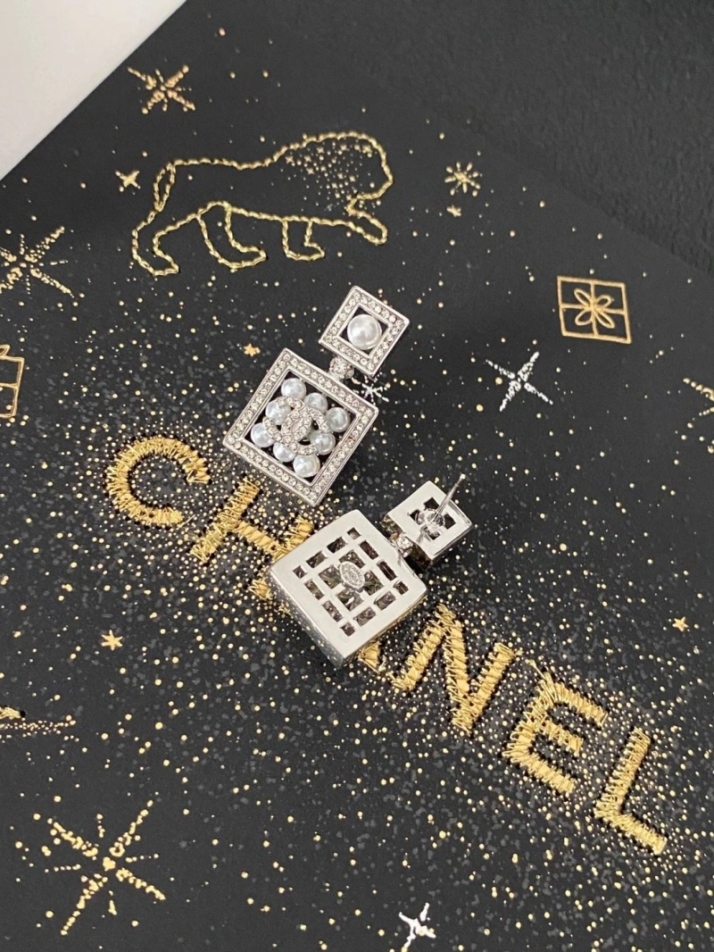 Fashionable Chxnxl Earrings 288814