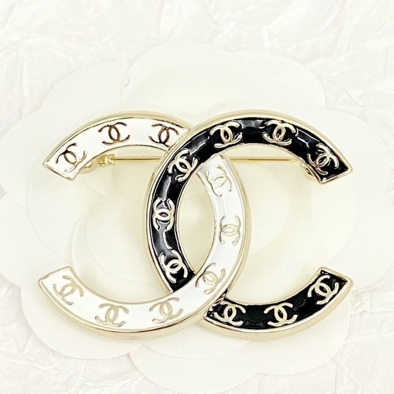 EyeCatching Chxnxl Brooches 289263