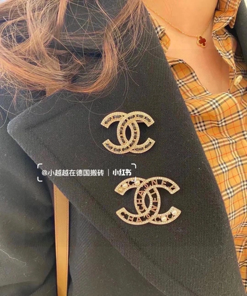 Bold Chxnxl Brooches 289261