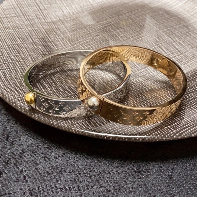 Fashionable LX Bracelets 311153