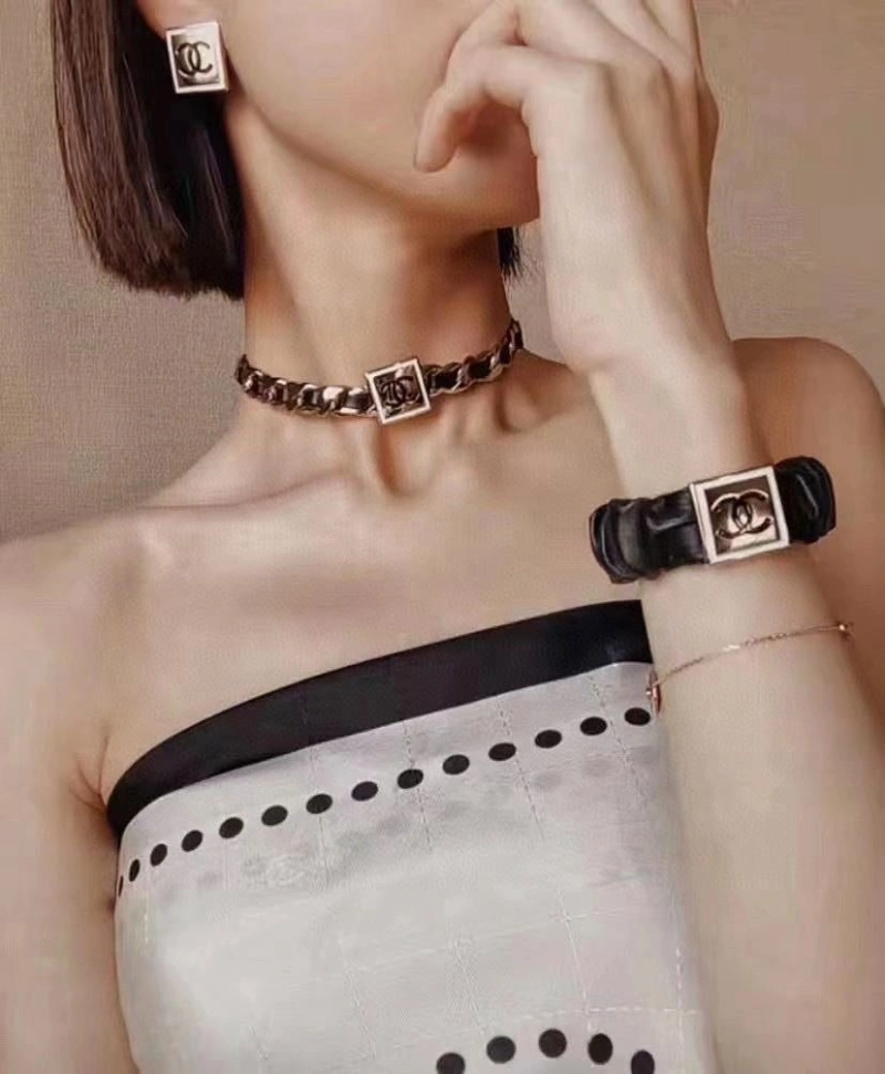 Breathable Chxnxl Necklaces 288174