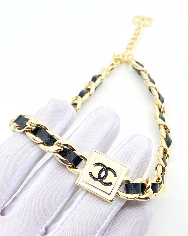 Breathable Chxnxl Necklaces 288174