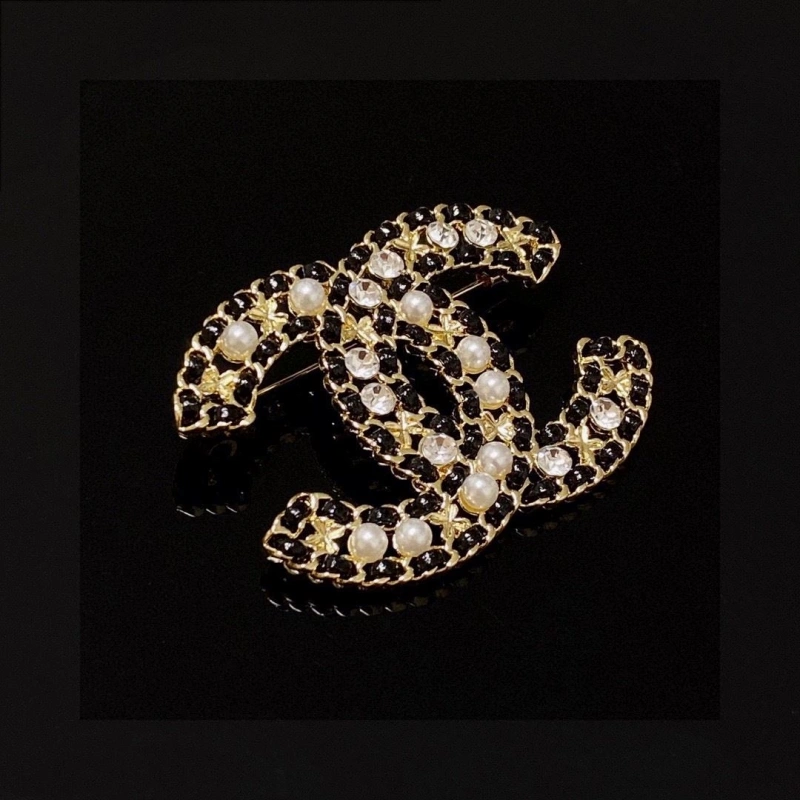 EyeCatching Chxnxl Brooches 289247