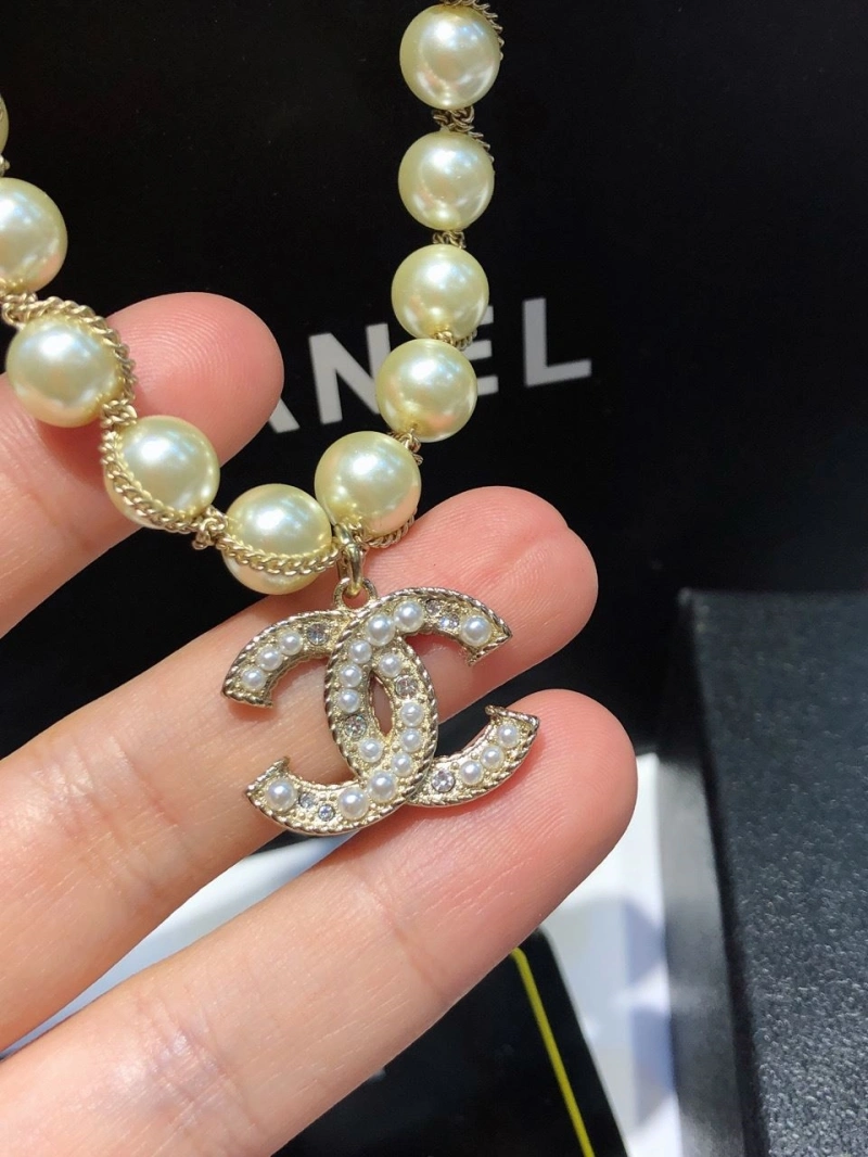 Compact Chxnxl Necklaces 288154