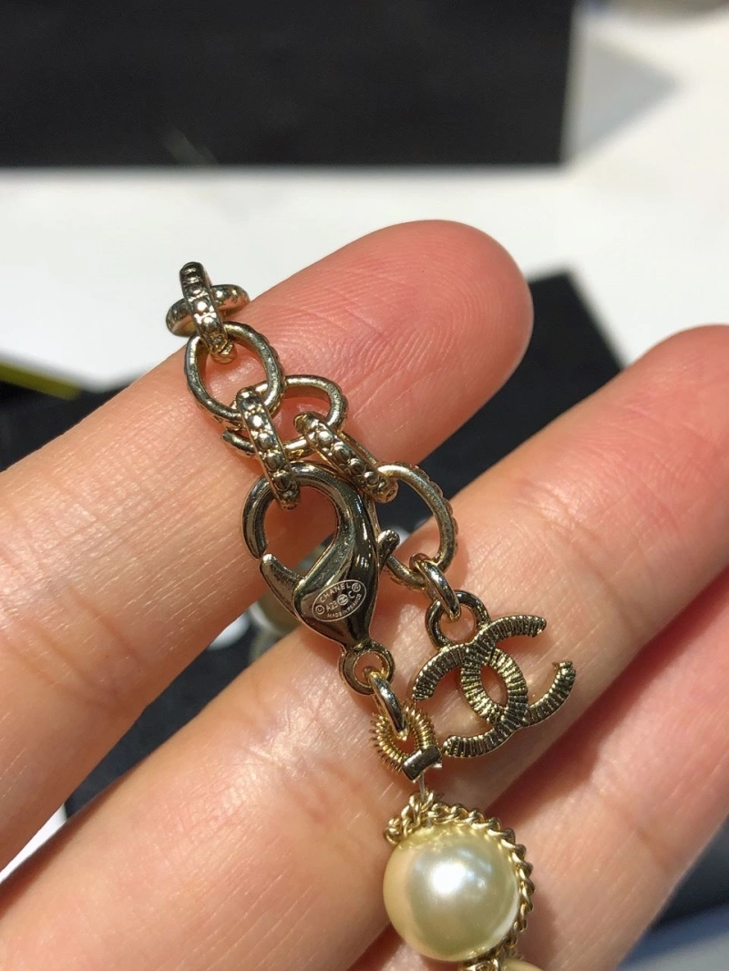 Compact Chxnxl Necklaces 288154