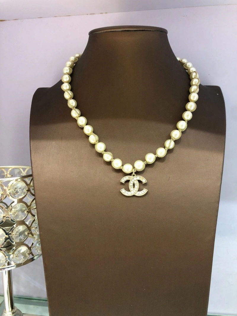 Compact Chxnxl Necklaces 288154
