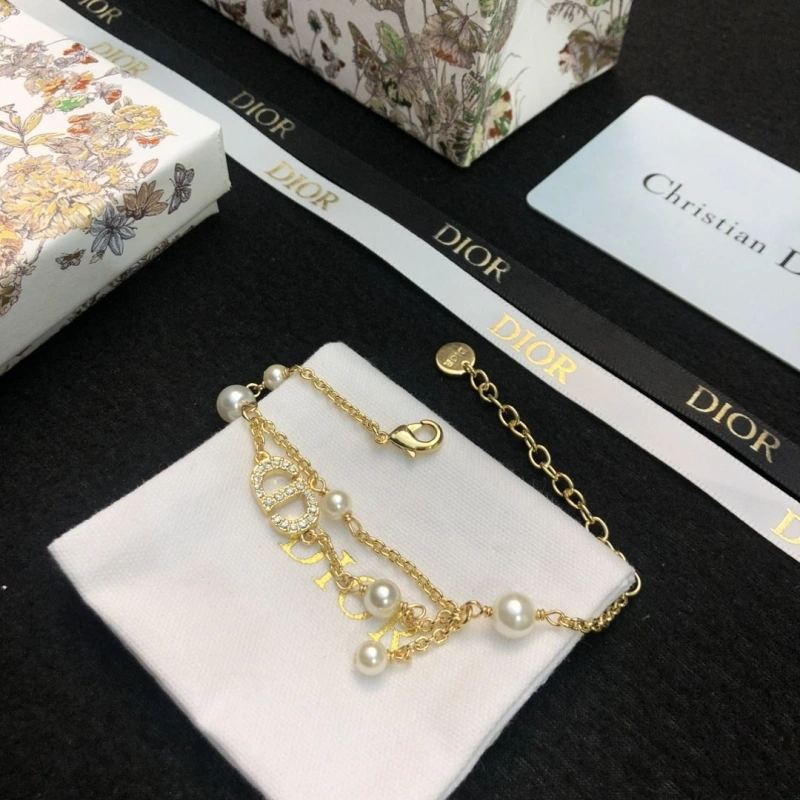 Christian Dxxr Necklaces Elegant 294708