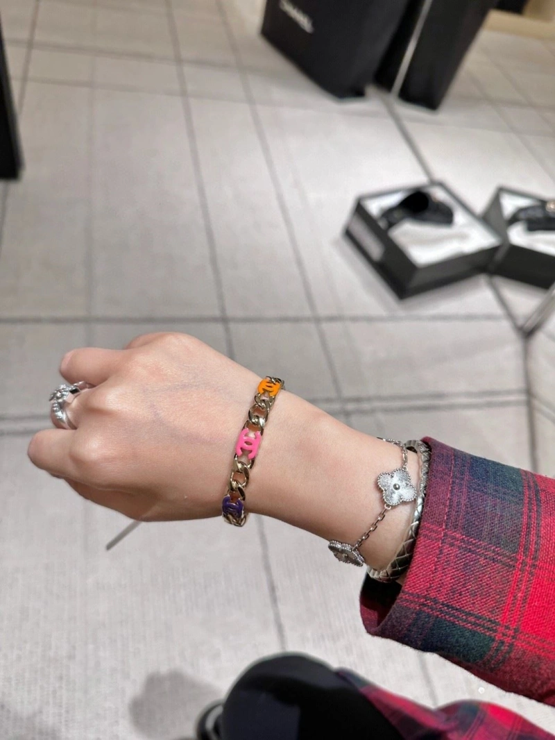 Modern Chxnxl Bracelets 289394