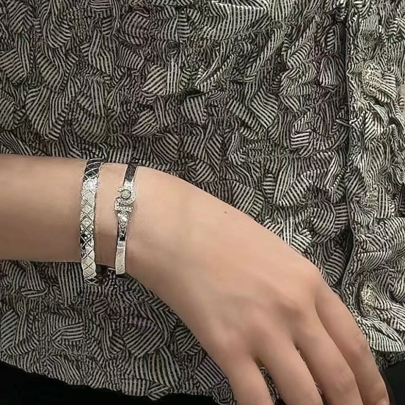 Sleek Chxnxl Bracelets 289388