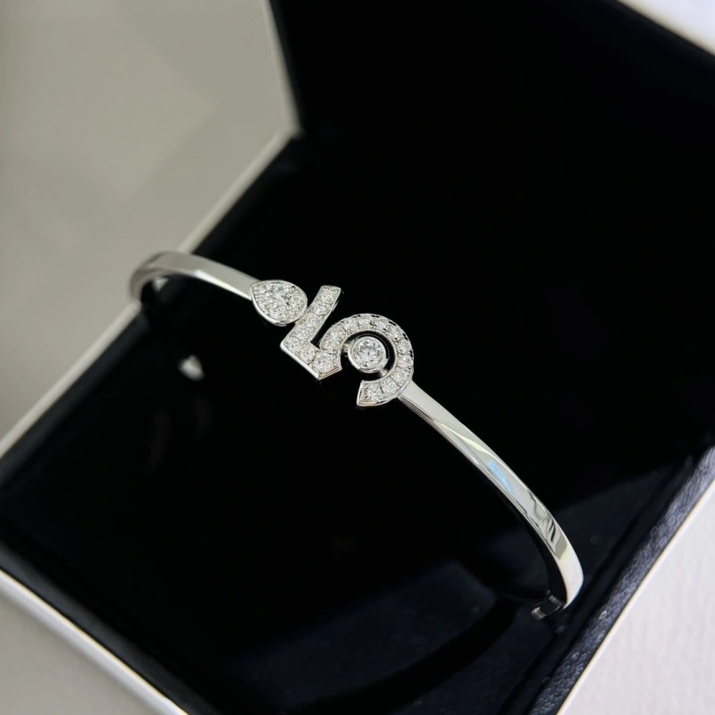 Sleek Chxnxl Bracelets 289388