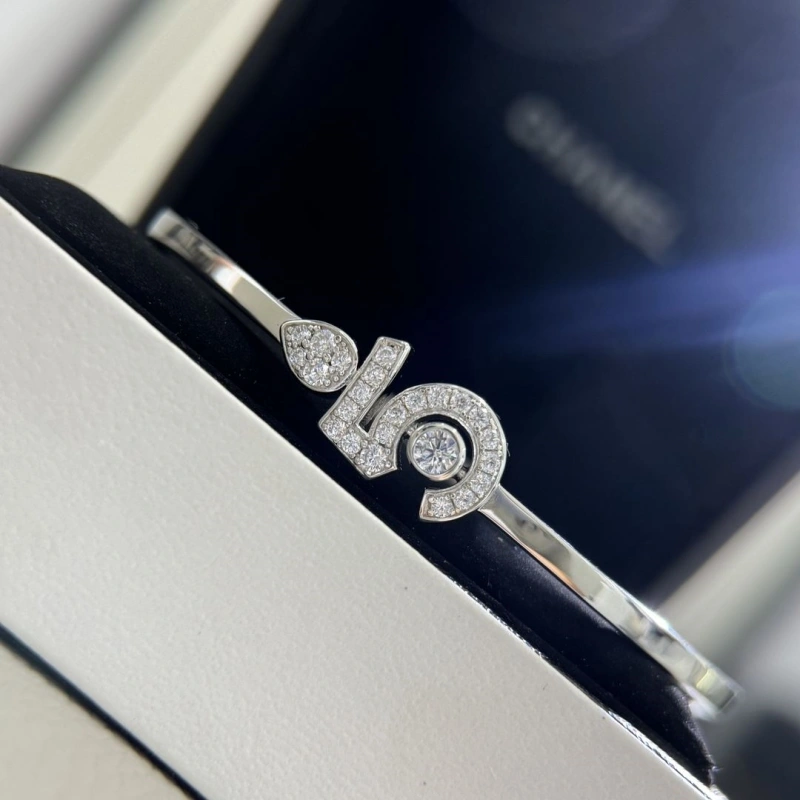 Sleek Chxnxl Bracelets 289388