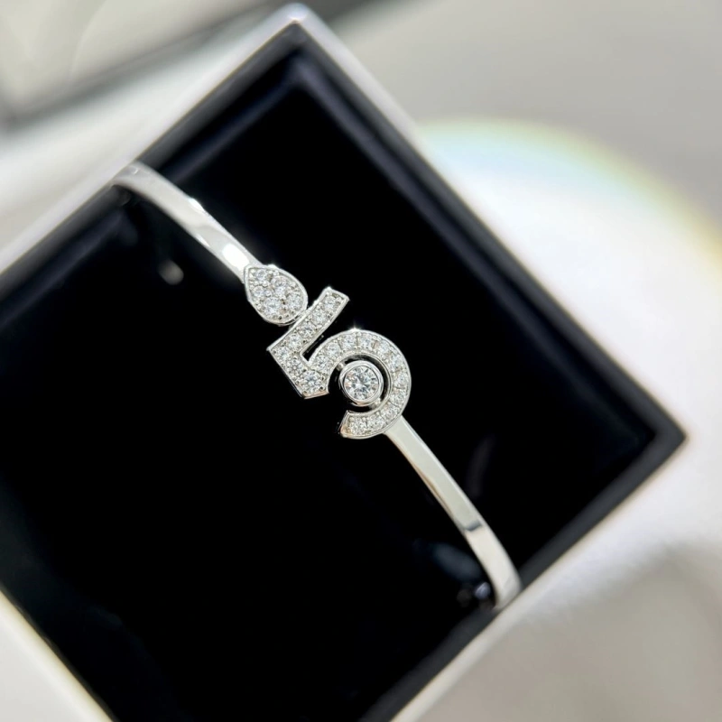Sleek Chxnxl Bracelets 289388