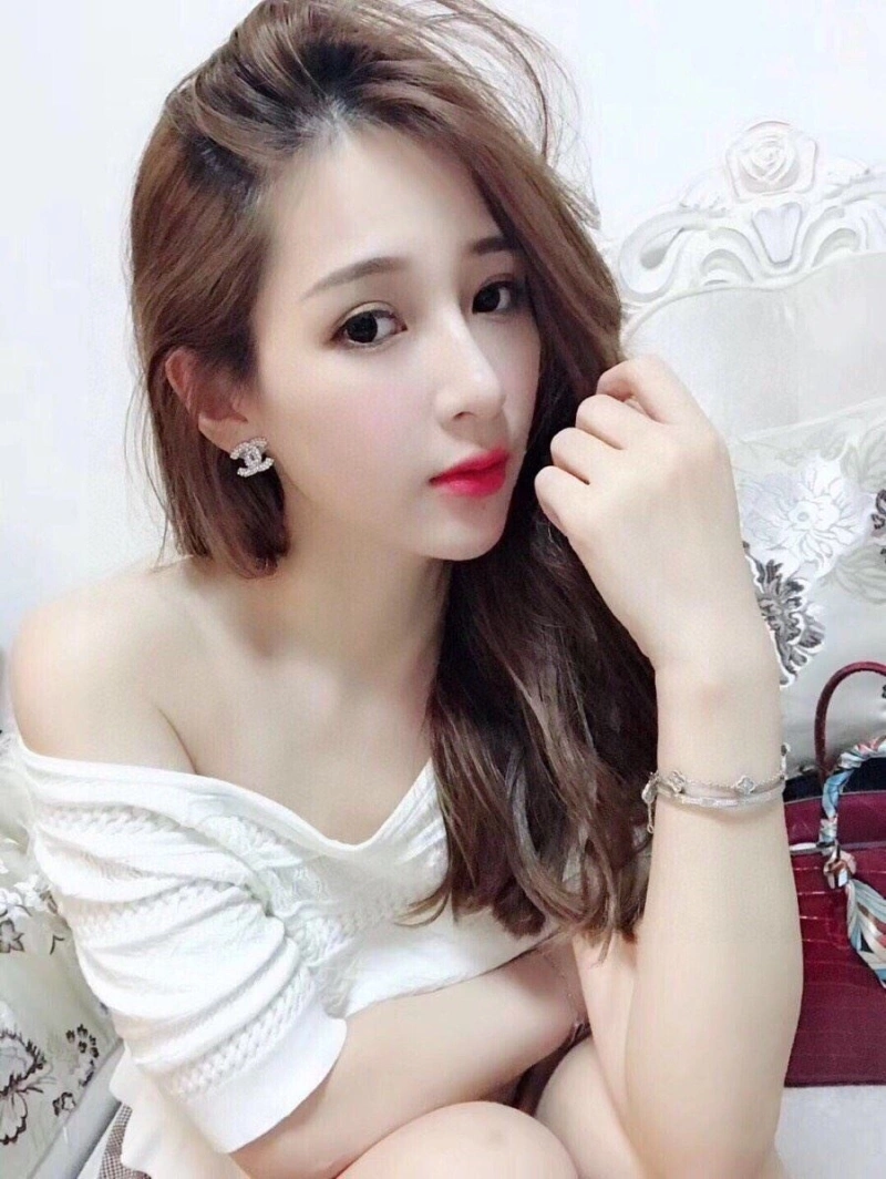 Bright Chxnxl Earrings 288704