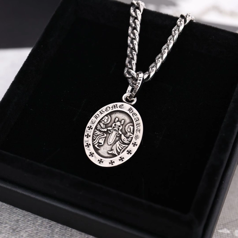 Resilient Chrxmx Hxxrts Necklaces 299459
