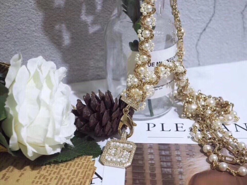 Vibrant Chxnxl Necklaces 288120