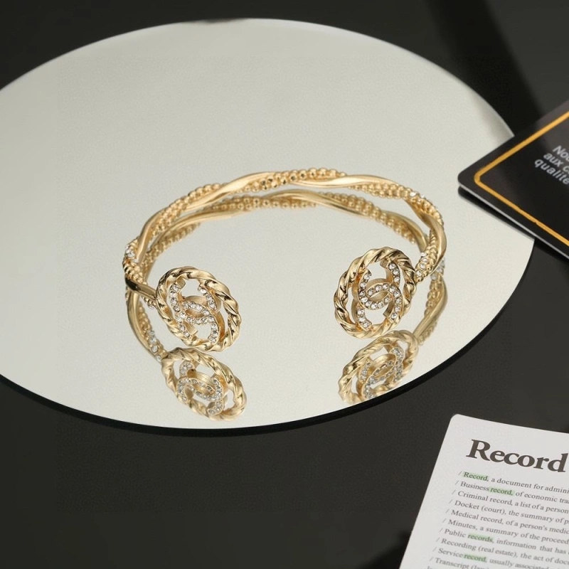 Minimalist Chxnxl Bracelets 289384