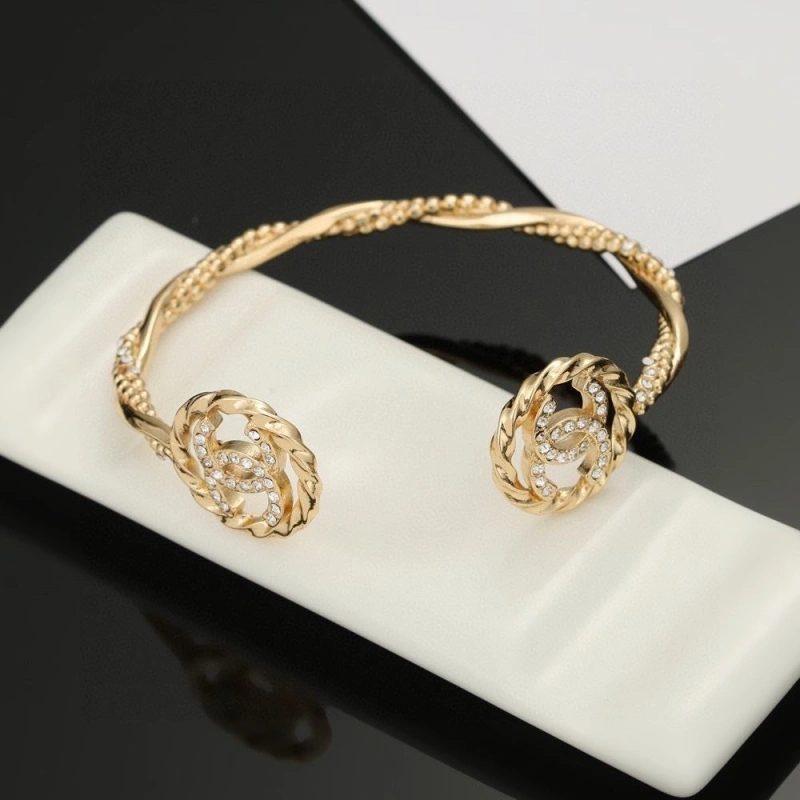 Minimalist Chxnxl Bracelets 289384
