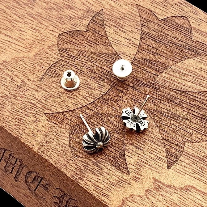 Chrxmx Hxxrts Earrings Sophisticated 299926