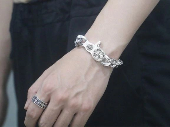 Vibrant Chrxmx Hxxrts Bracelets 300070