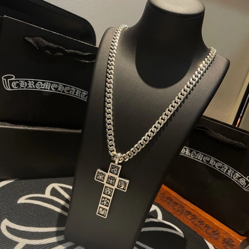 Vibrant Chrxmx Hxxrts Necklaces 299436